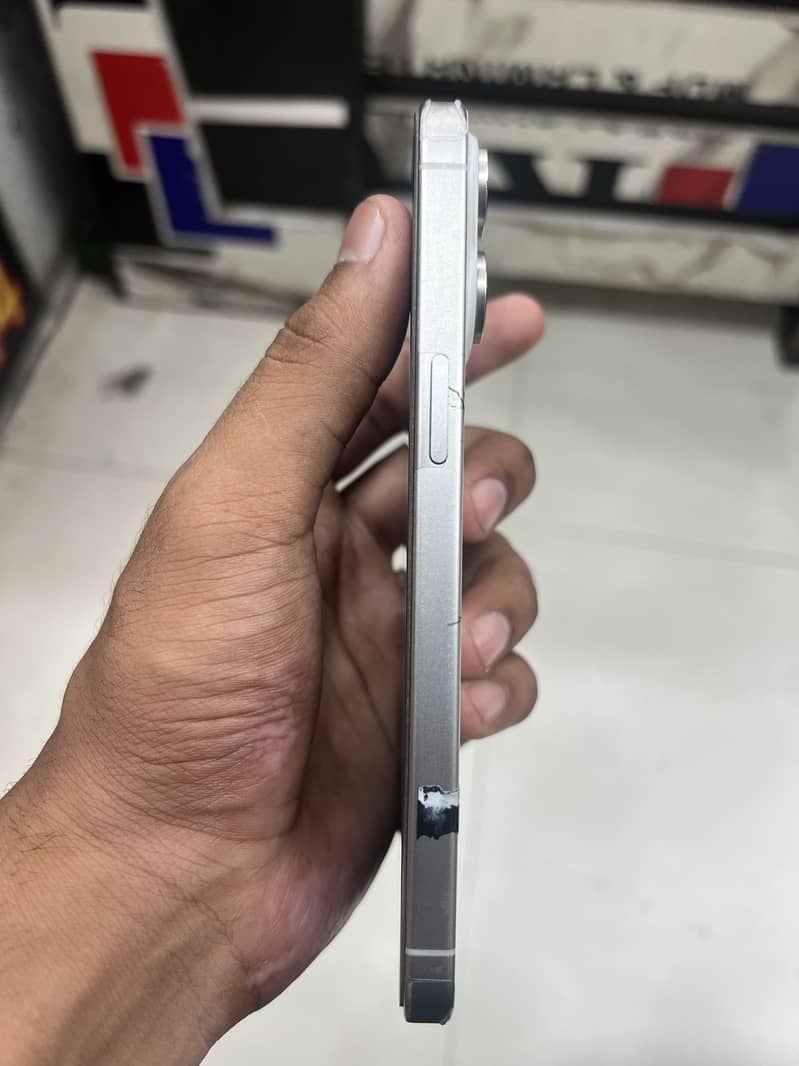Apple iPhone 15 Pro Max 1