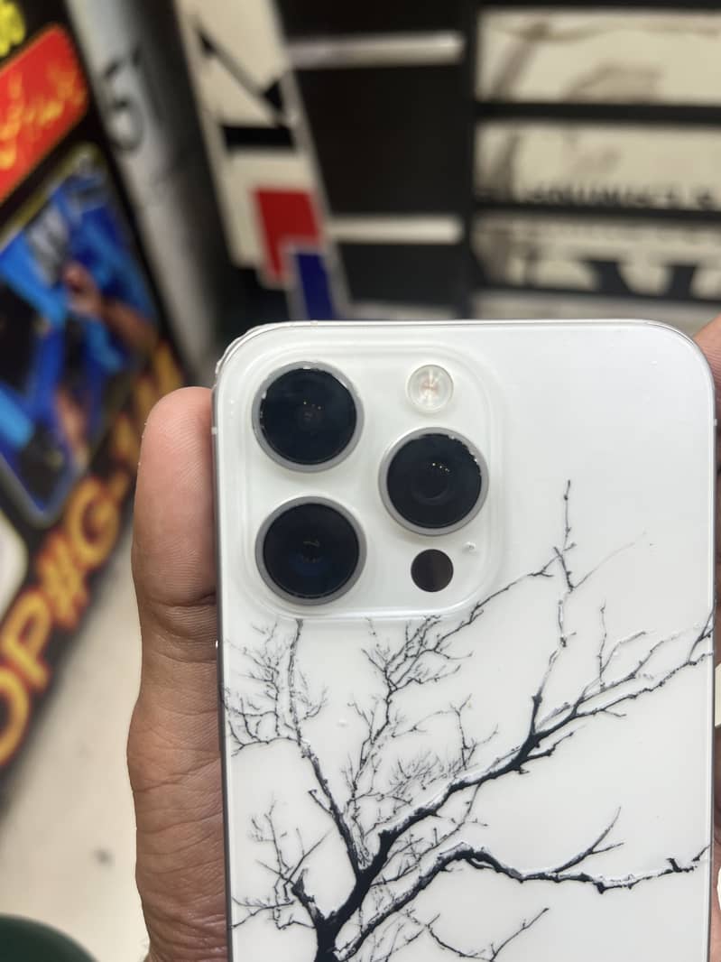 Apple iPhone 15 Pro Max 2