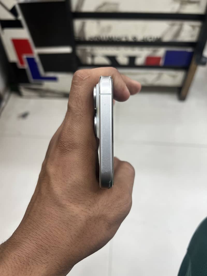 Apple iPhone 15 Pro Max 5