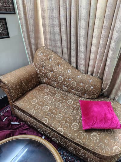 bedroom chairs n a wonderful seaty