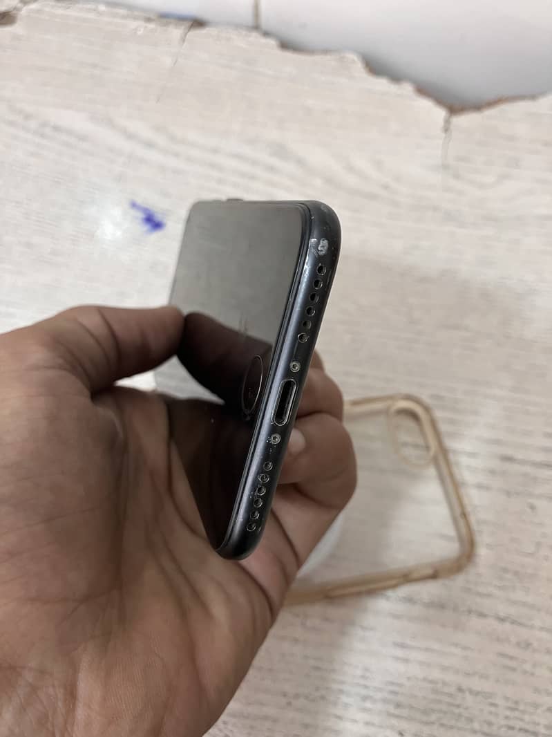 Apple iPhone 7 2
