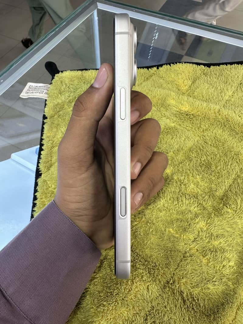 Apple iPhone 17 Pro Max 2