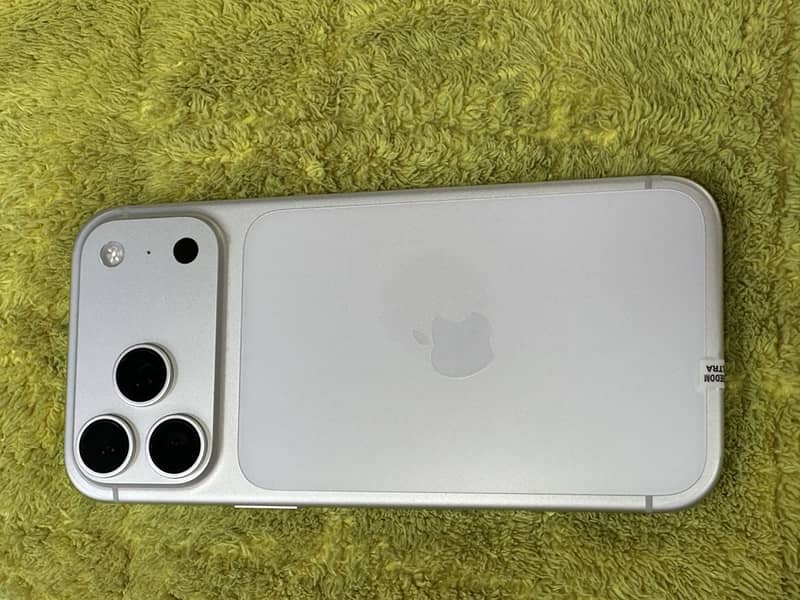 Apple iPhone 17 Pro Max 3