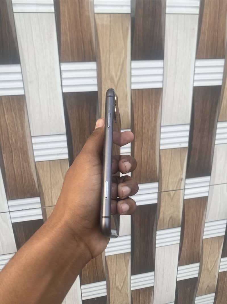 Apple iPhone 11 3