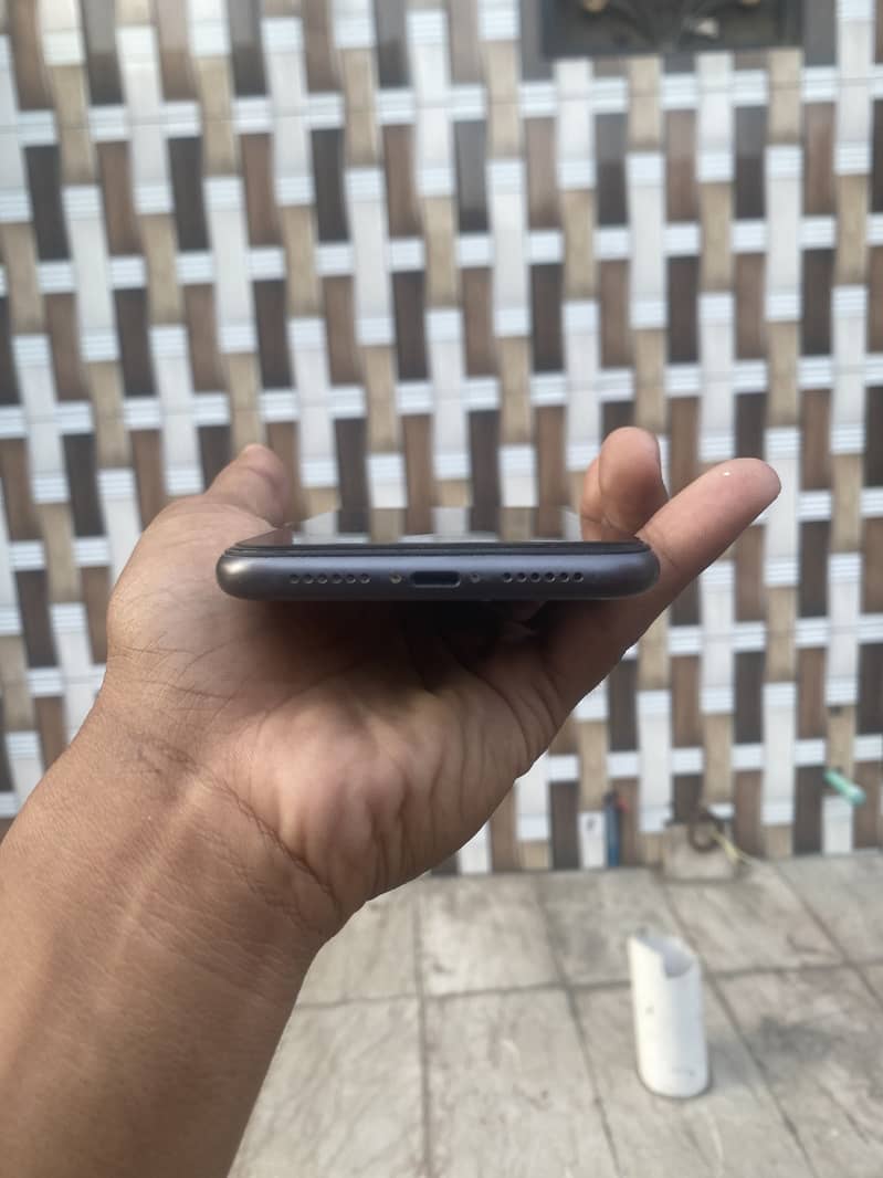 Apple iPhone 11 5