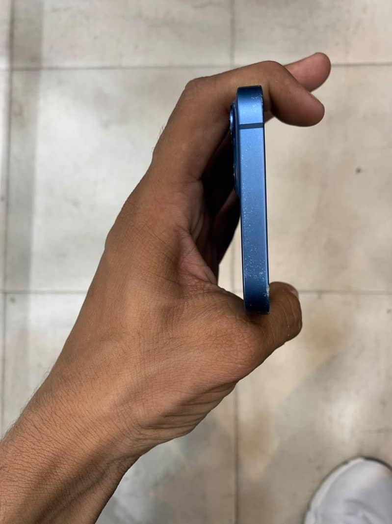 Apple iPhone 13 4