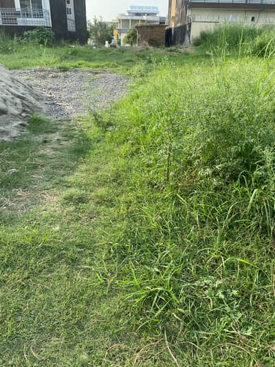 B-BLOCK, B-17, CDA BLOCK, TOP LOCATION PLOT, 1 KANAL, SIZE 50X90