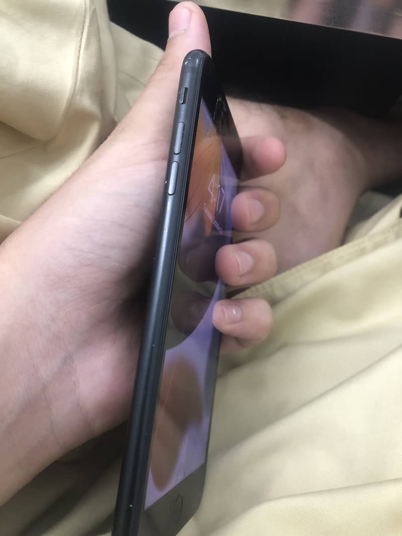Apple iPhone 7 Plus 0