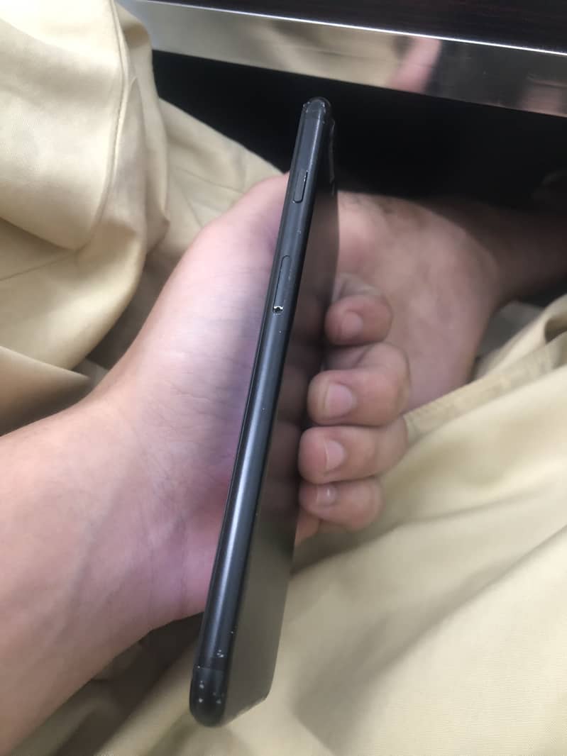 Apple iPhone 7 Plus 1