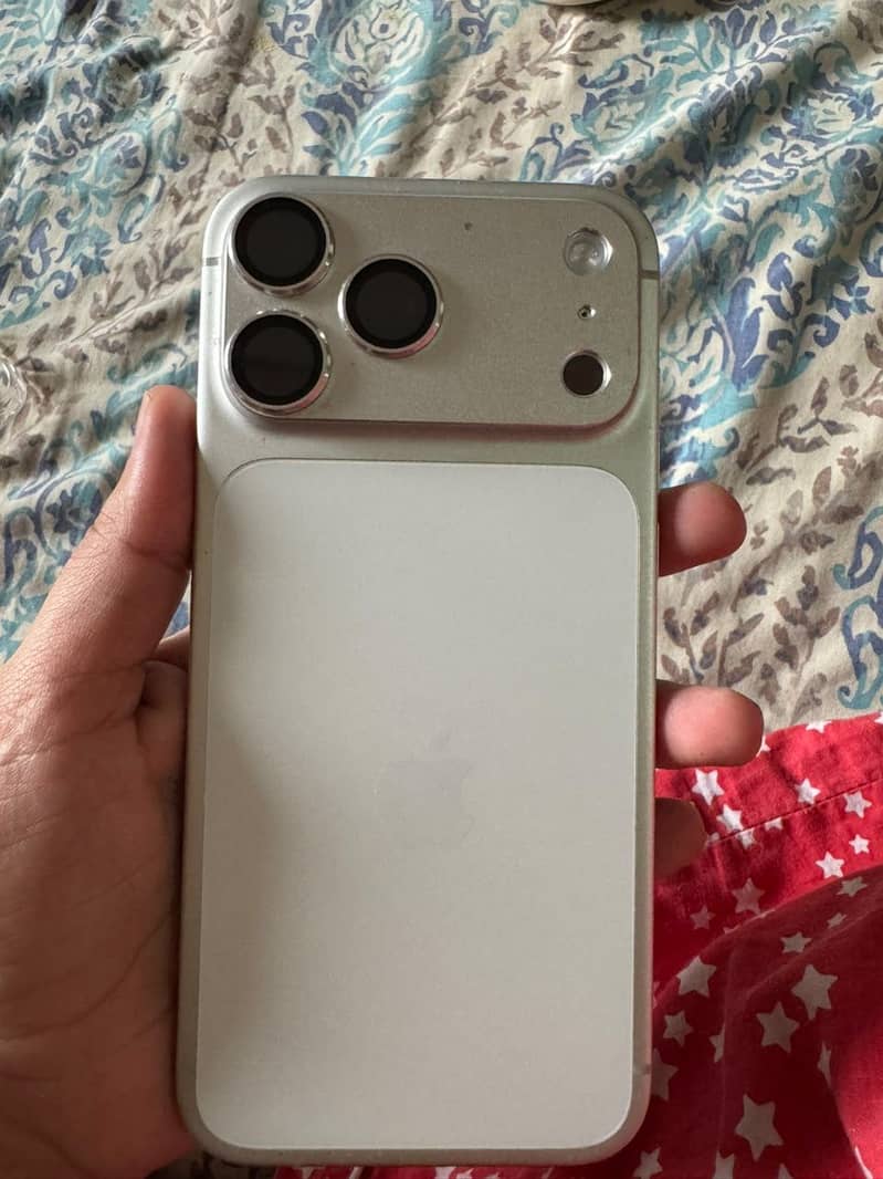Apple iPhone 17 Pro Max 1