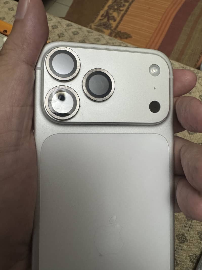 Apple iPhone 17 Pro Max 3