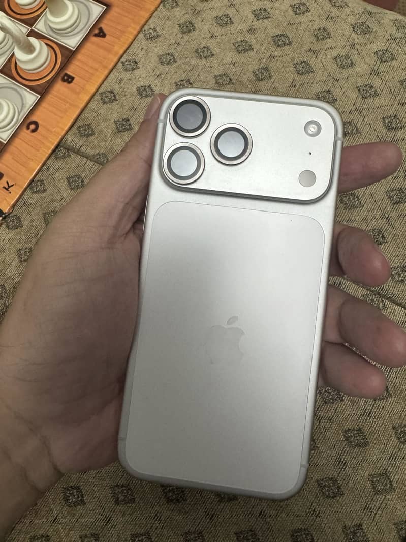 Apple iPhone 17 Pro Max 5