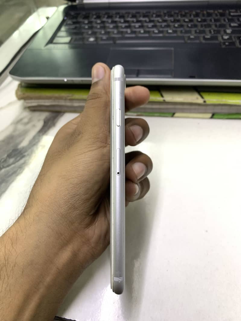 Apple iPhone 8 1