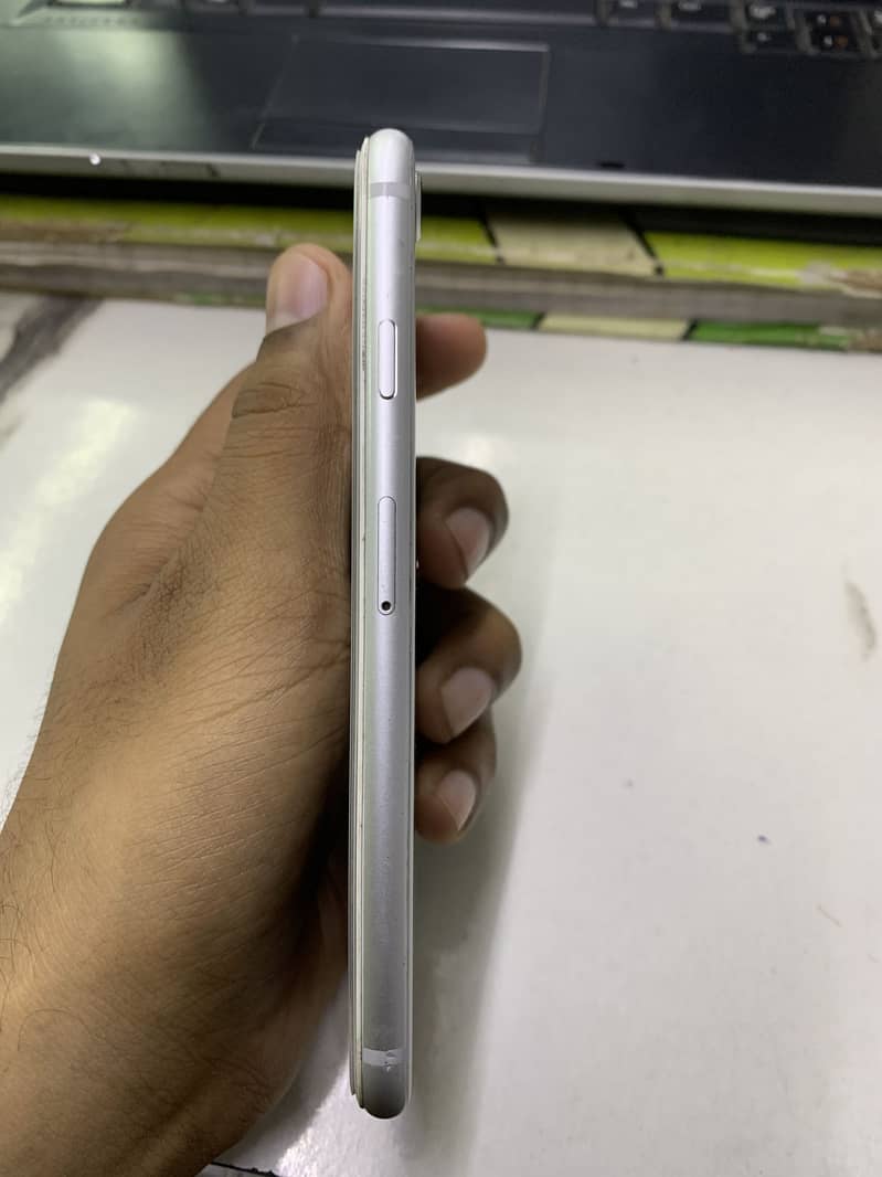 Apple iPhone 8 4