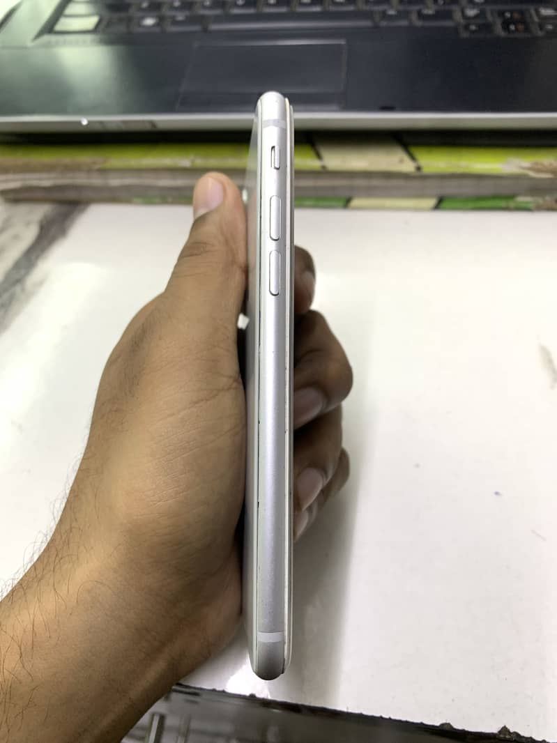Apple iPhone 8 6