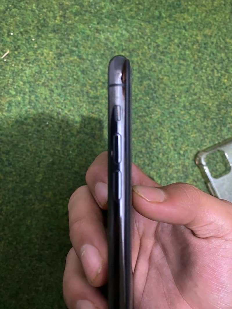 Apple iPhone 11 Pro Max 3