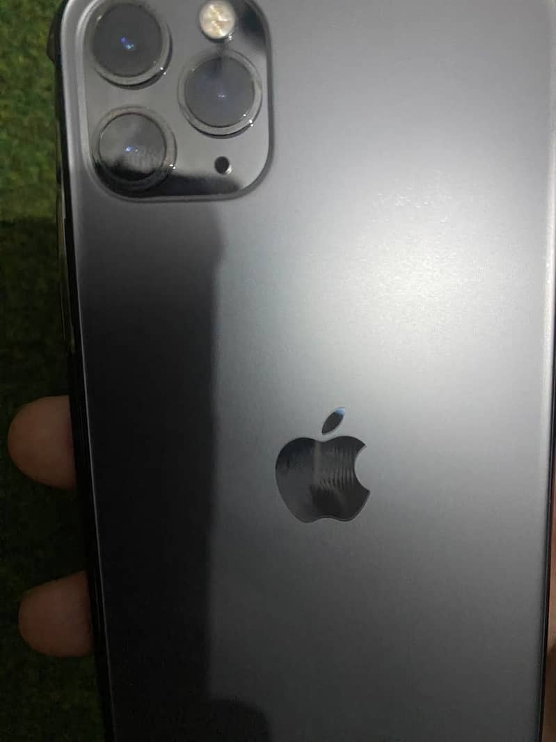 Apple iPhone 11 Pro Max 4
