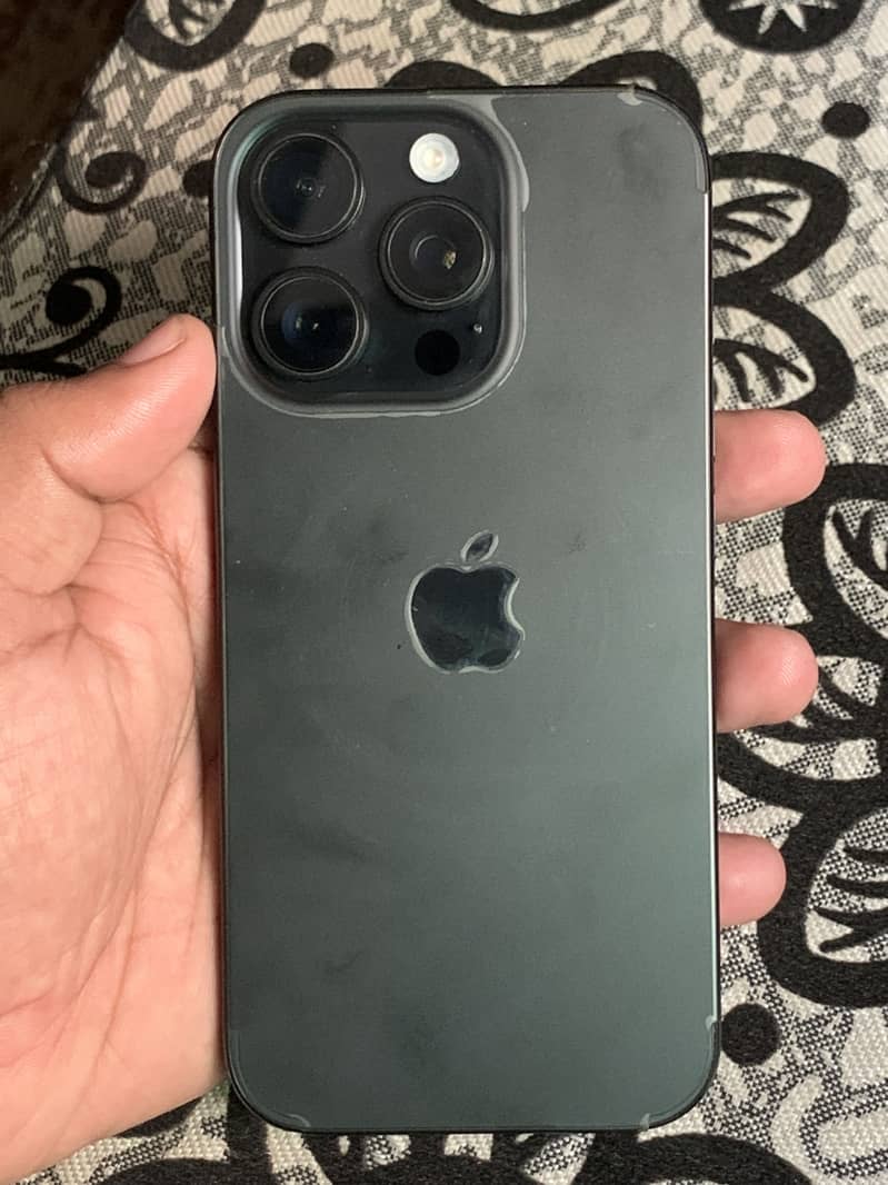 Apple iPhone 16 Pro 1