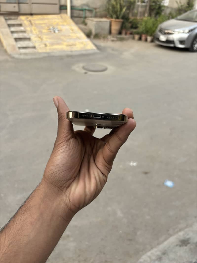 Apple iPhone 13 Pro 2