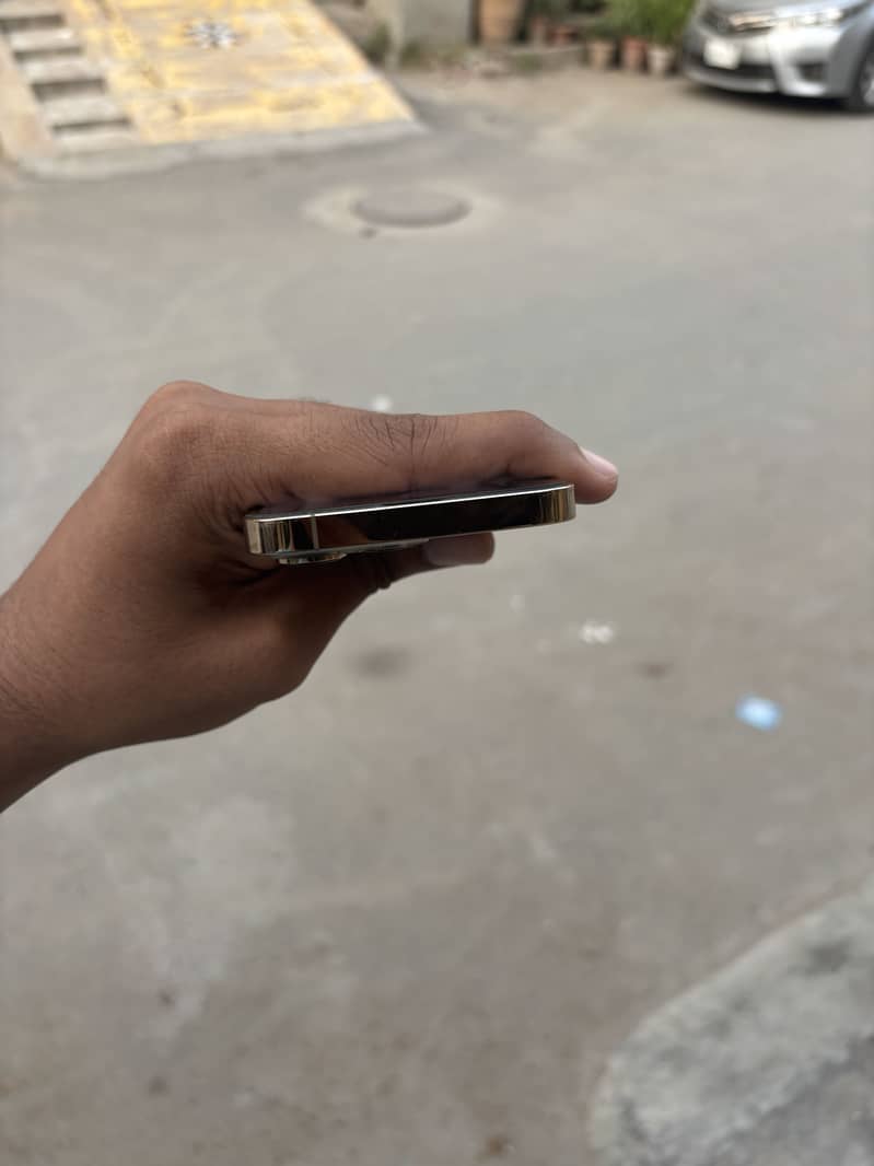 Apple iPhone 13 Pro 3