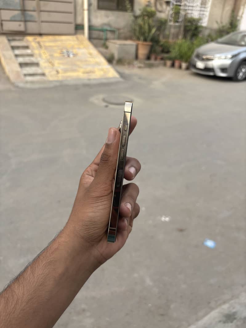 Apple iPhone 13 Pro 4