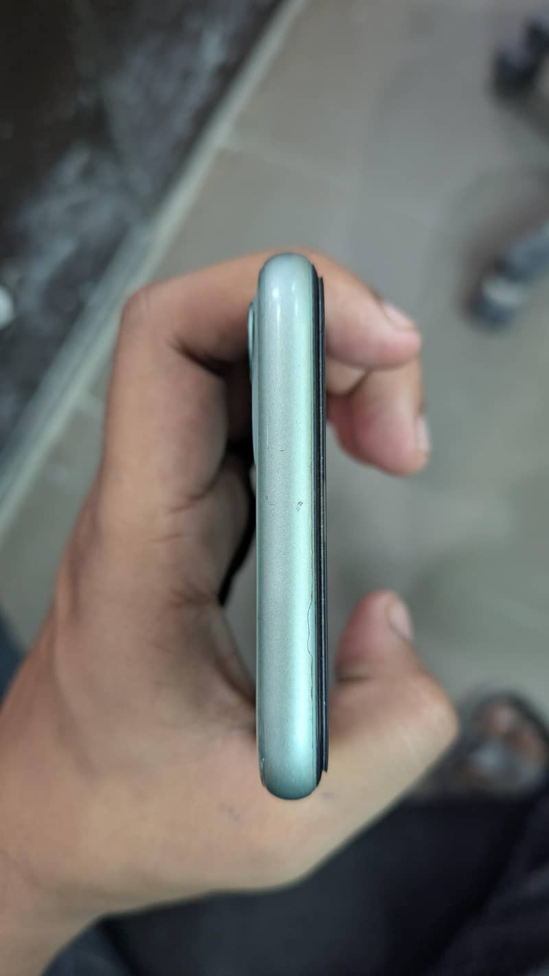 Apple iPhone 11 7