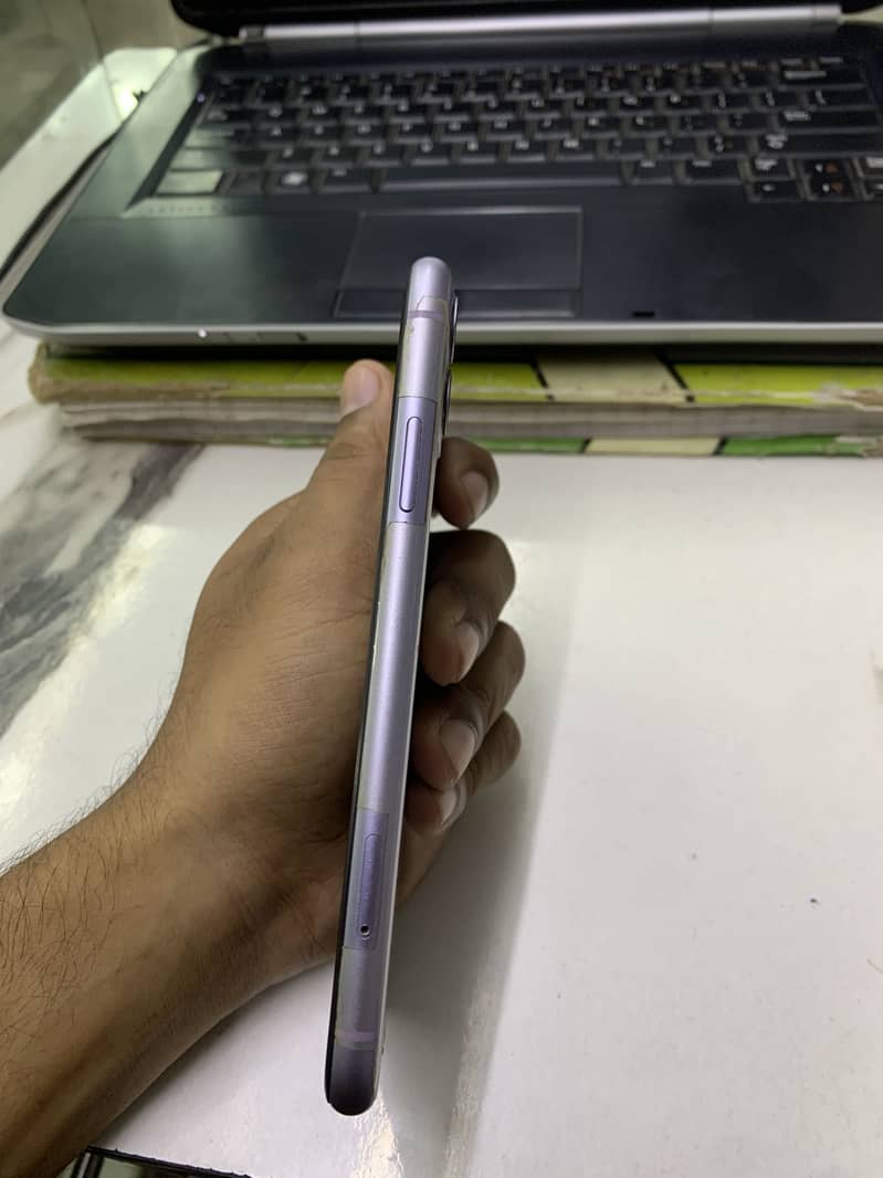 Apple iPhone 11 3