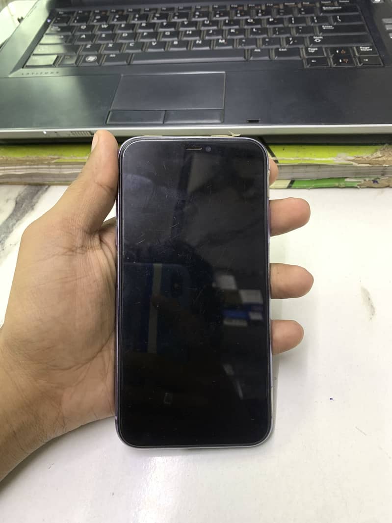 Apple iPhone 11 4