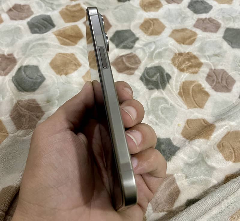Apple iPhone 15 Pro 1