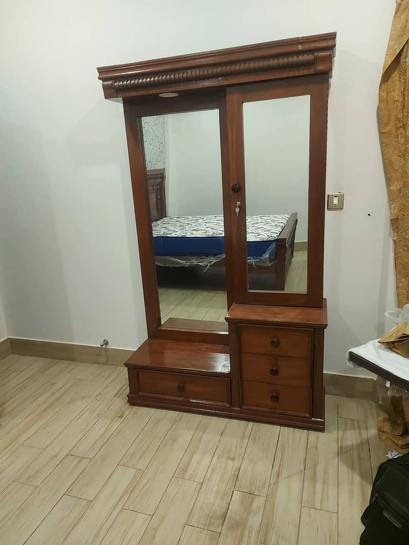 wooden dressing table 0