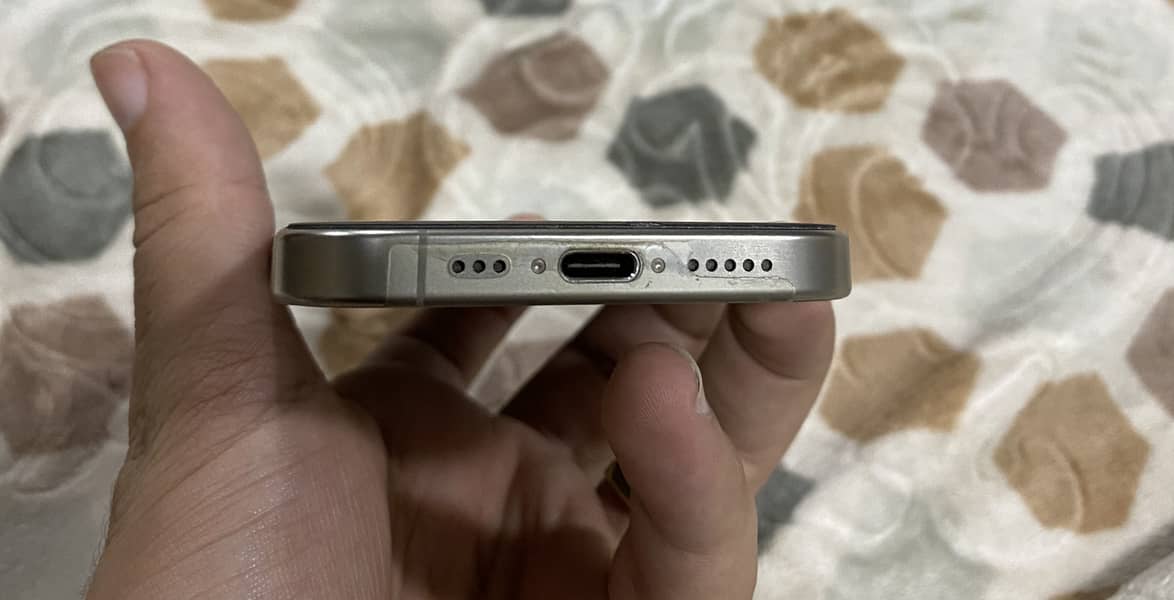 Apple iPhone 15 Pro 6