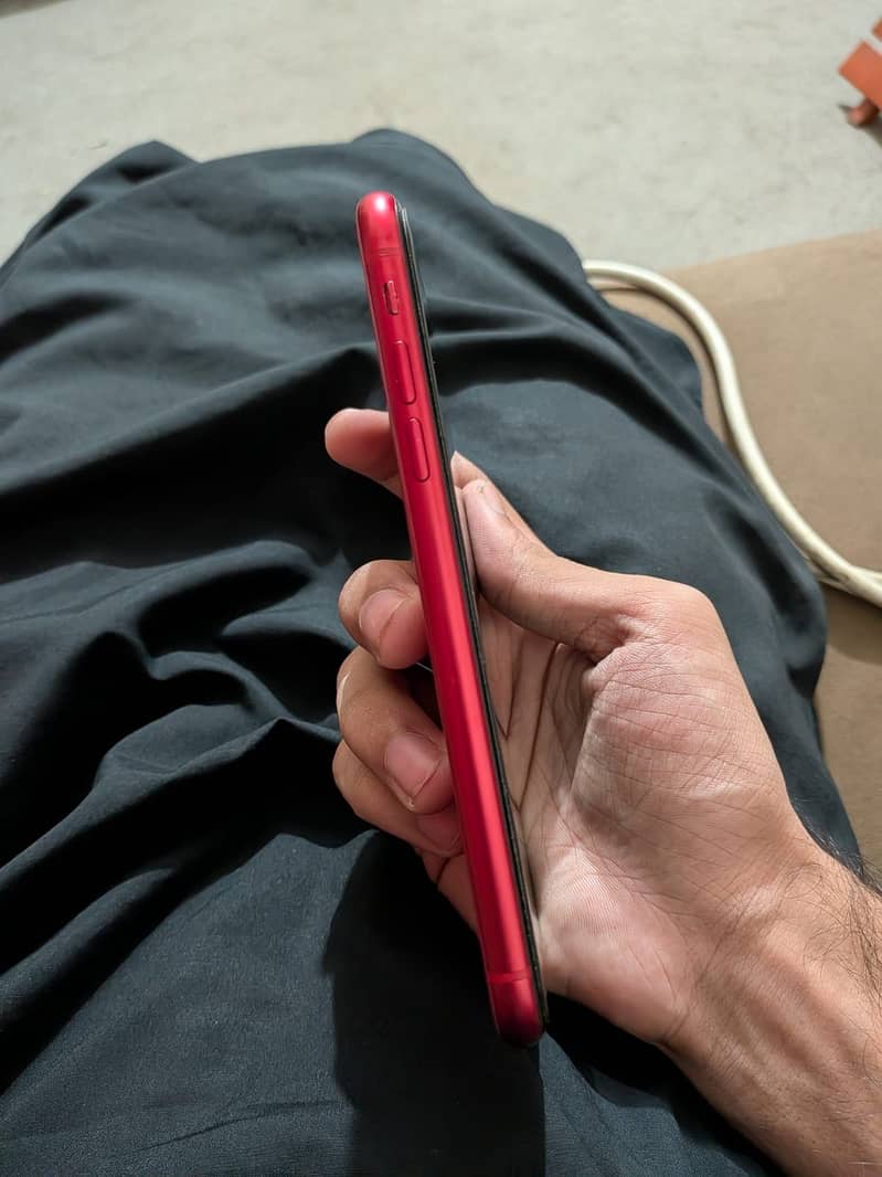 Apple iPhone 11 4