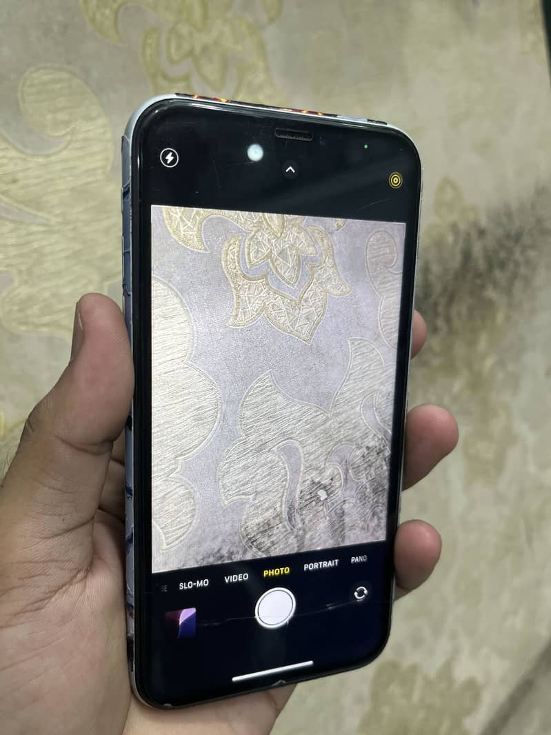 Apple iPhone XR 4