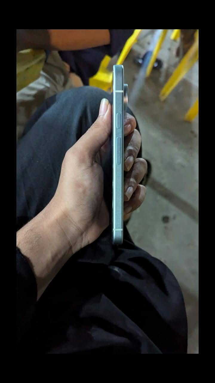 Google Pixel 9 4