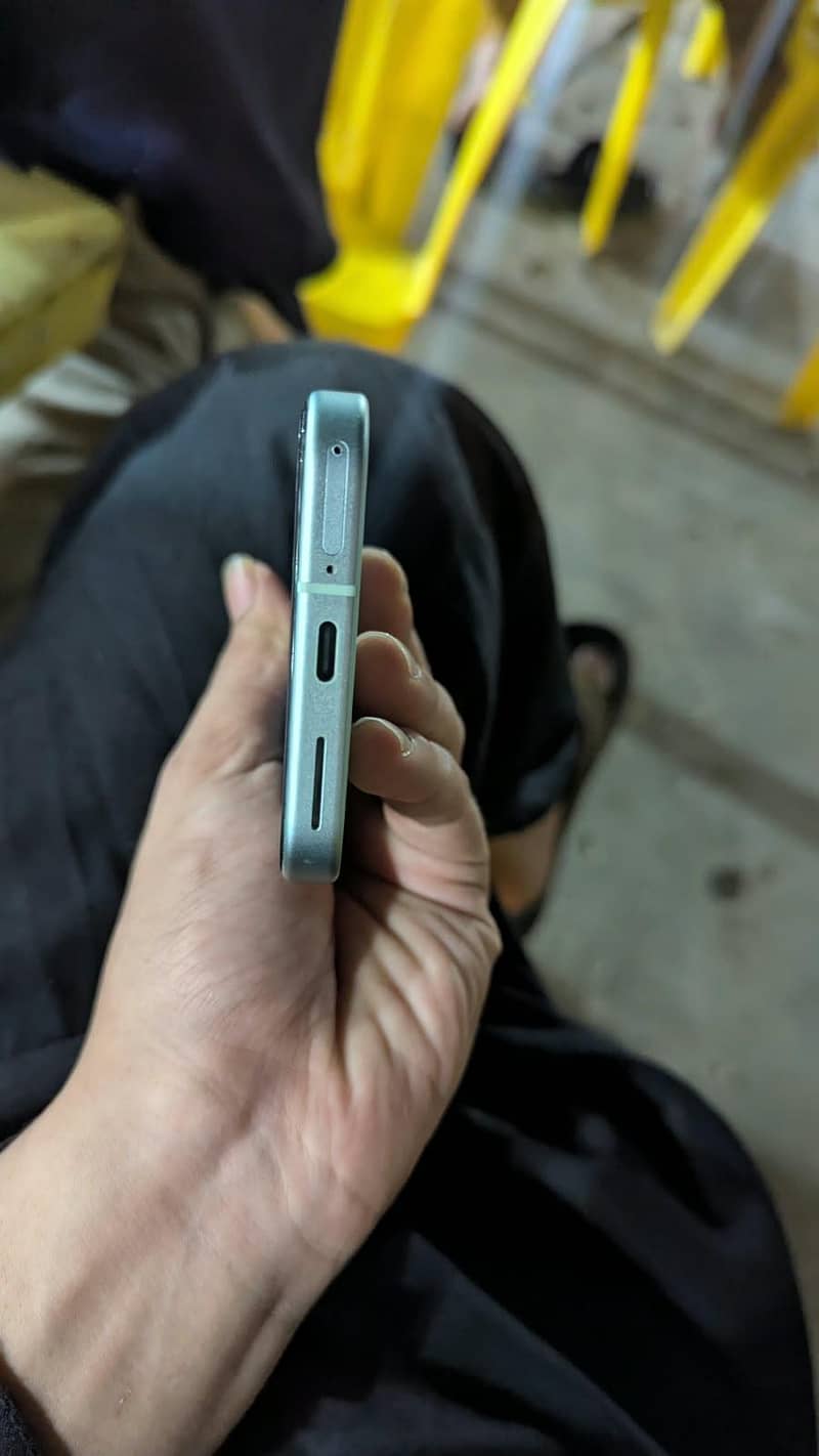 Google Pixel 9 5
