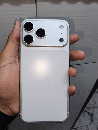 Apple iPhone 17 Pro Max 3