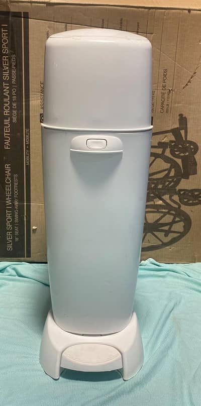 Baby Diaper Dustbin with Foot Pedal - Odor Lock - Genie Pail