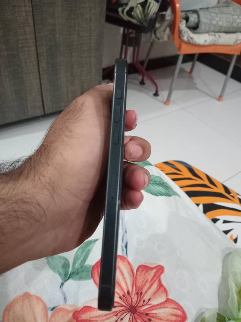 Apple iPhone 15 Pro Max 3