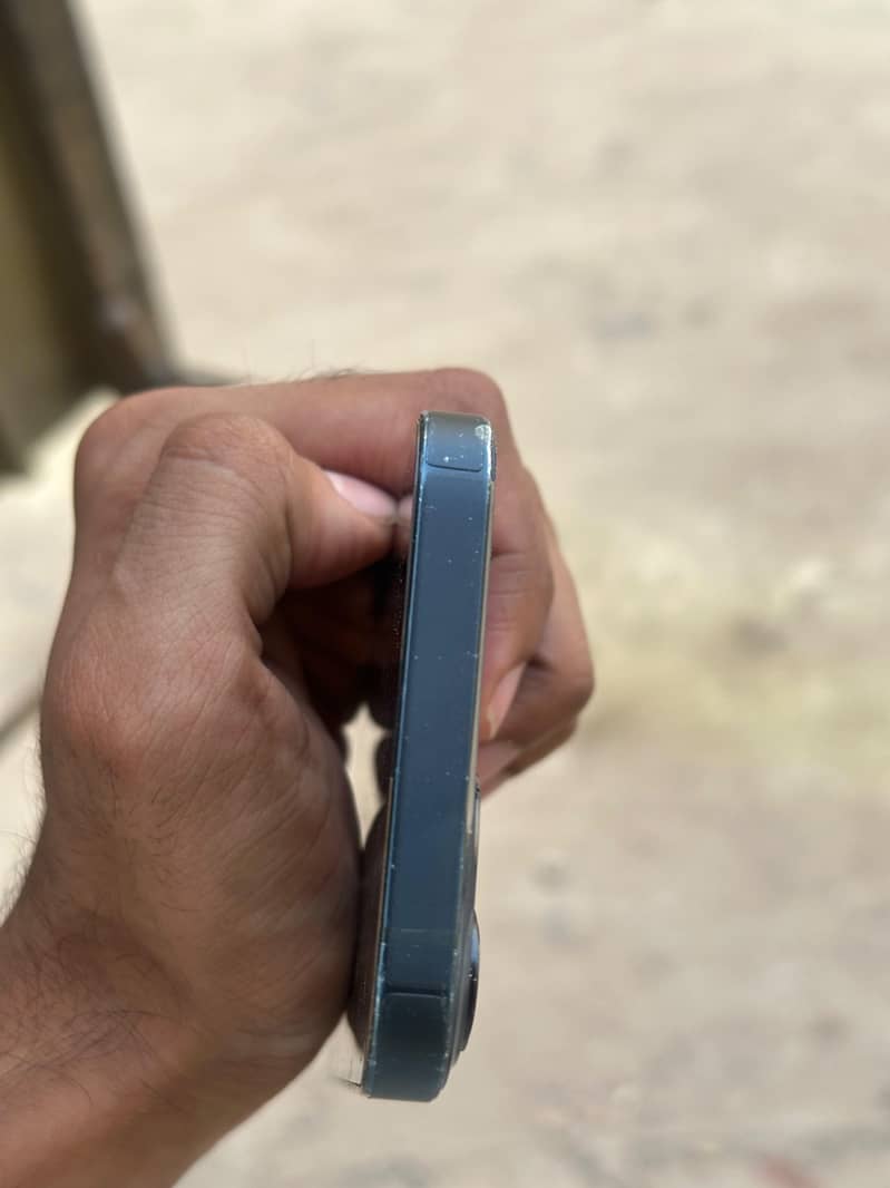 Apple iPhone 13 4
