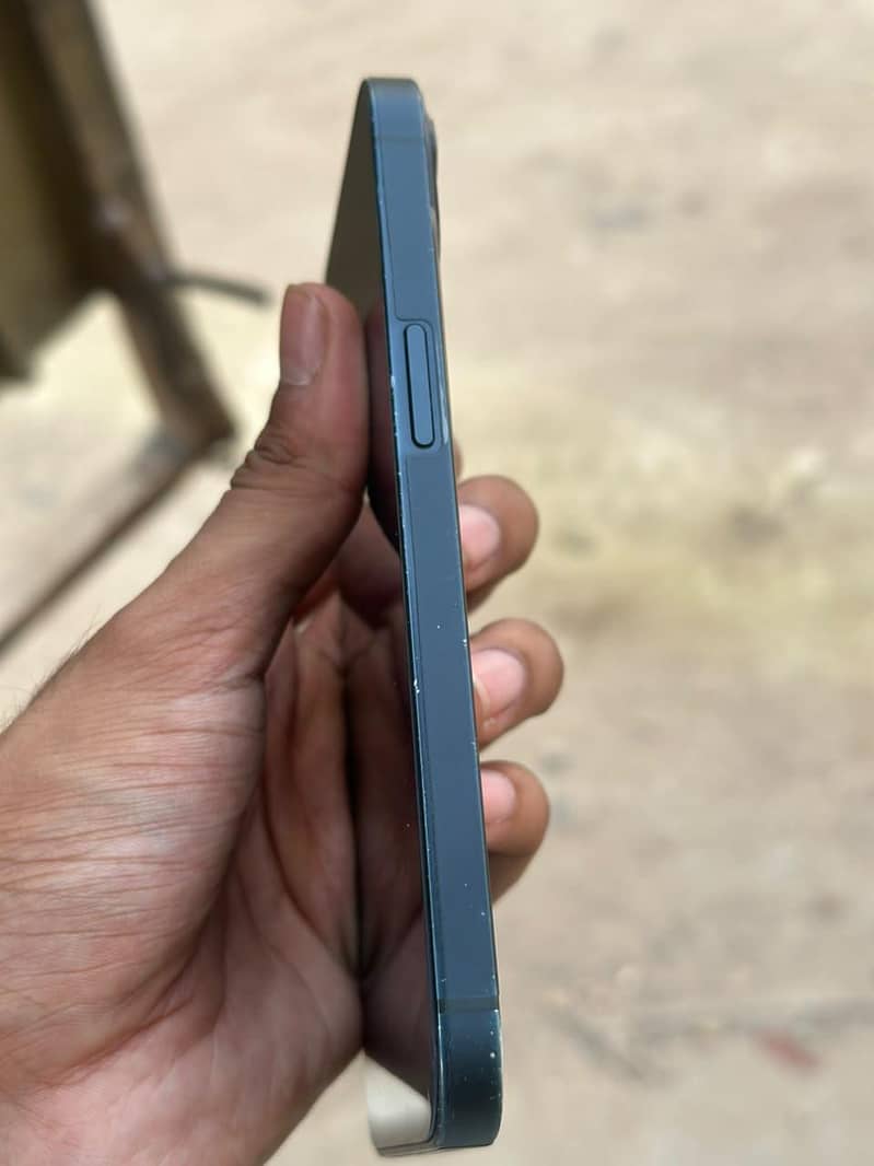 Apple iPhone 13 5