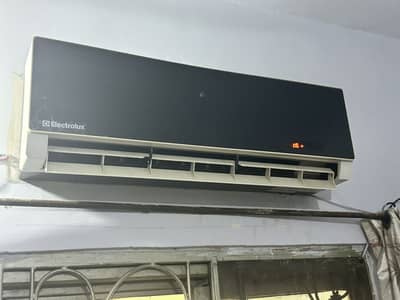 1.5 ton ac new condition repaired ha baki all set new piece ha
