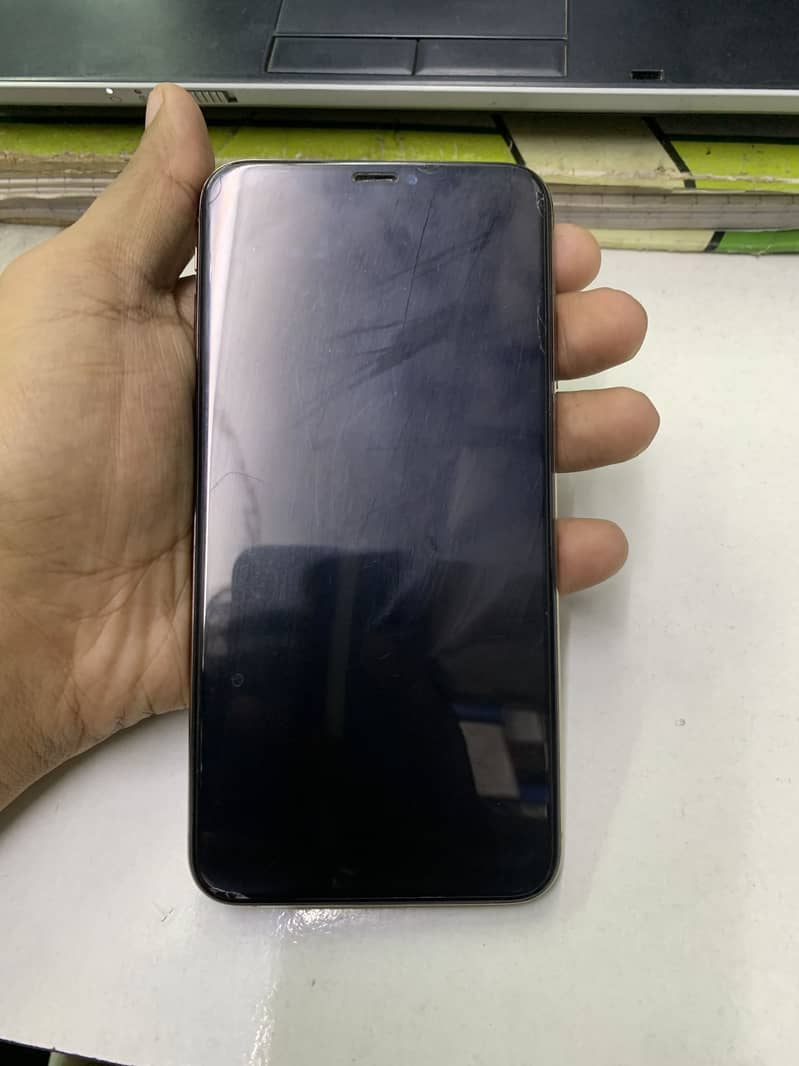 Apple iPhone XS Max 1