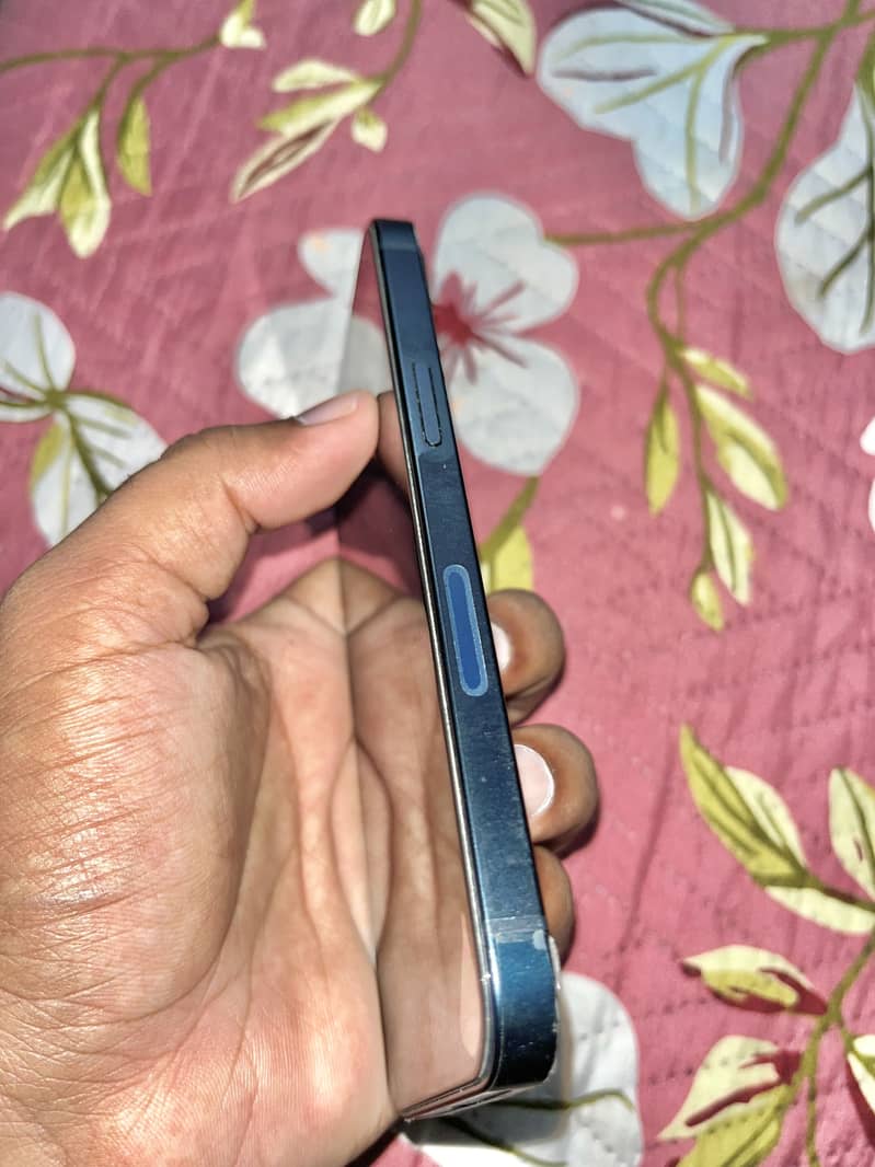 Apple iPhone 13 2
