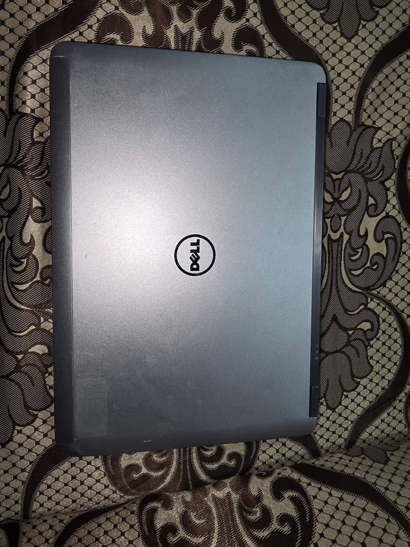 Latitude  E6440 0