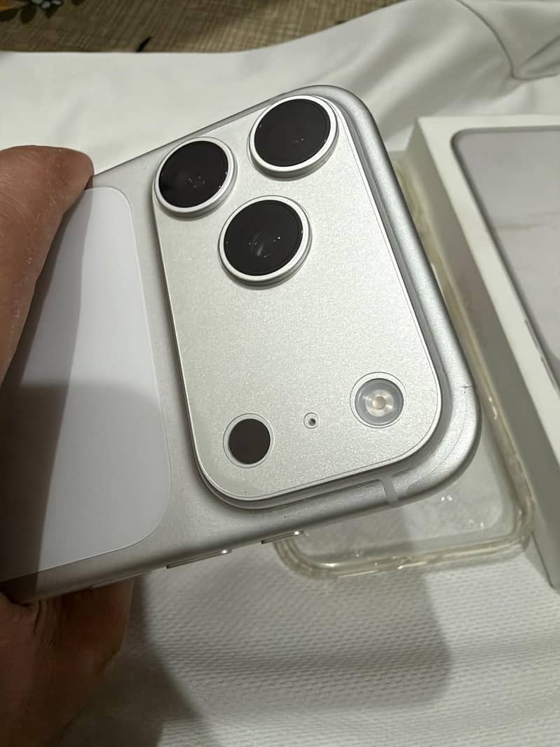 Apple iPhone 17 Pro Max 0