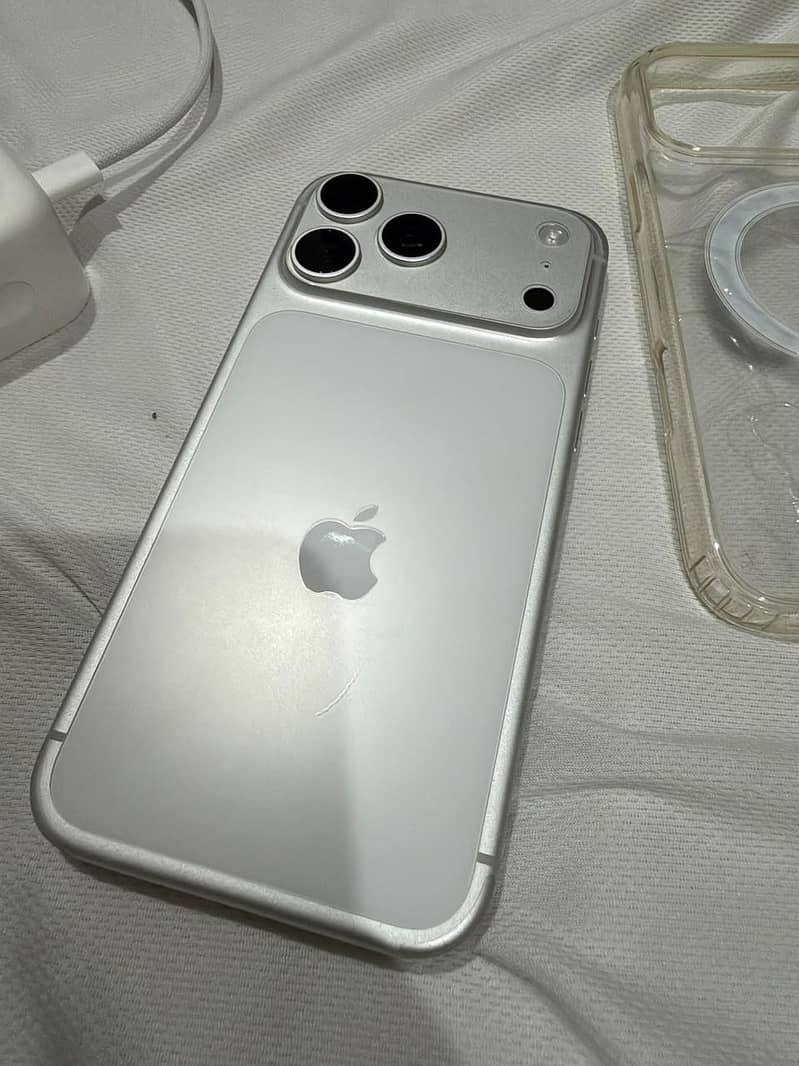 Apple iPhone 17 Pro Max 9