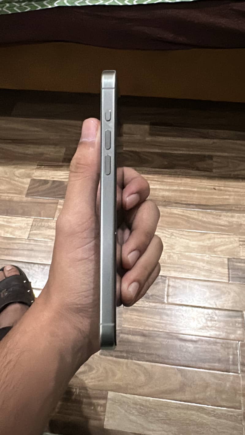 Apple iPhone 15 Pro Max 2