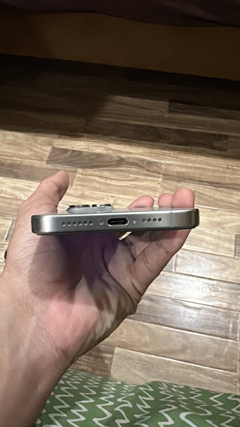 Apple iPhone 15 Pro Max 3