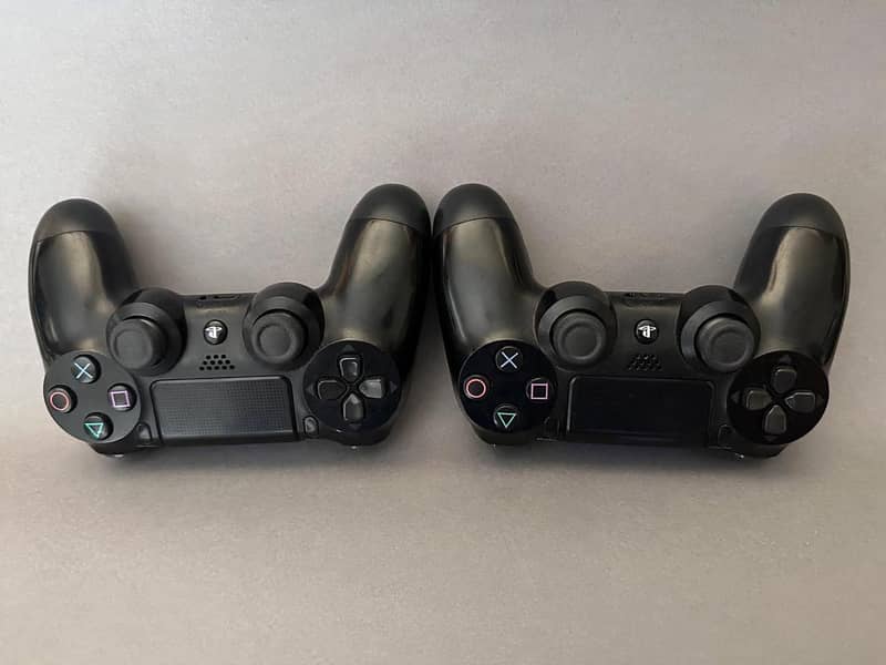 PlayStation 4 slim 1