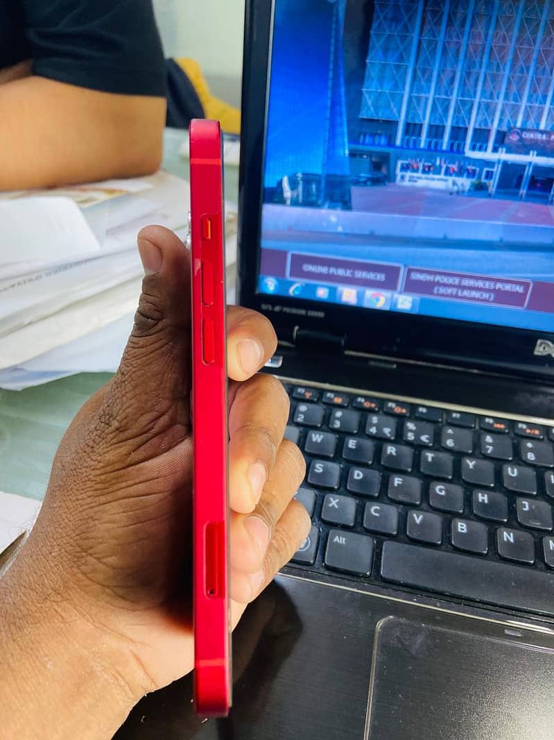 Apple iPhone 13 4
